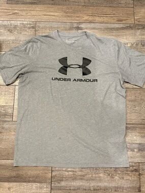 Under Armour tee